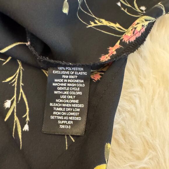 Worthington Black Floral Chiffon Textured Smocked Blouse 2X - Picture 4 of 8